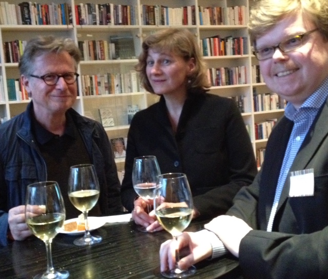 De journalist Eberhardt Falcke met Katrin Lange en de vertaler Stefan Wieczorek