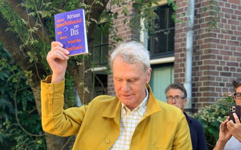 Tzum | Nieuws: Naar zachtheid en een warm omhelzen van Adriaan van Dis