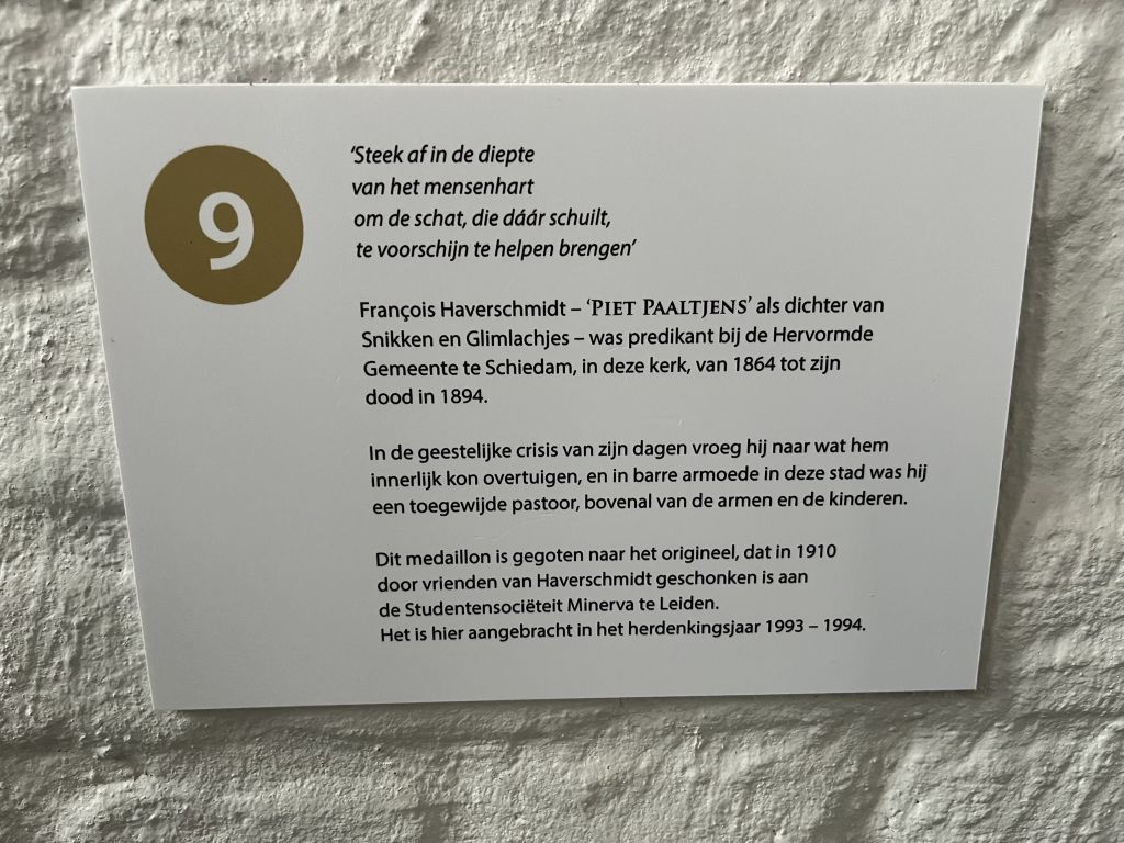 Nieuws: Volgens De Grote- of Sint Janskerk in Schiedam schreef Piet Paaltjens Snikken en glimlachjes